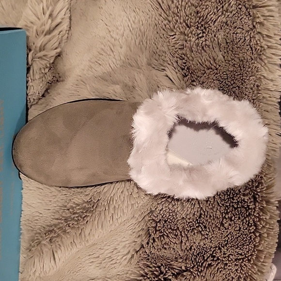 BZEES shoes 7.5W new in box - Picture 2 of 4